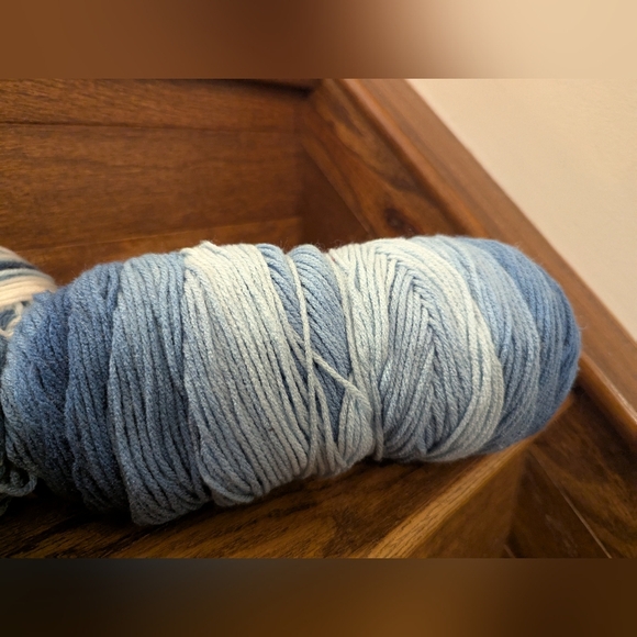 Verigated Yarn Bundle Acylic Gradient Blue Red Heart & White/Blue, Purples 420 G - Picture 3 of 10